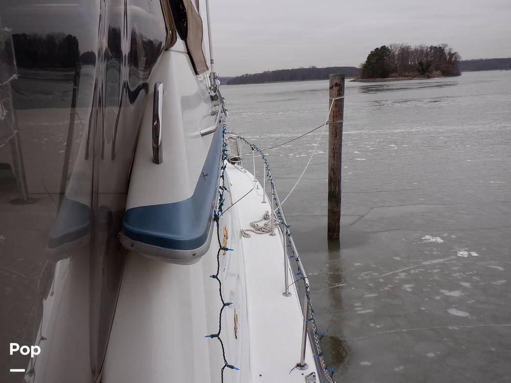 Slide: The Image of Sea Ray 440 Aft Cabin 1989 - 9950194