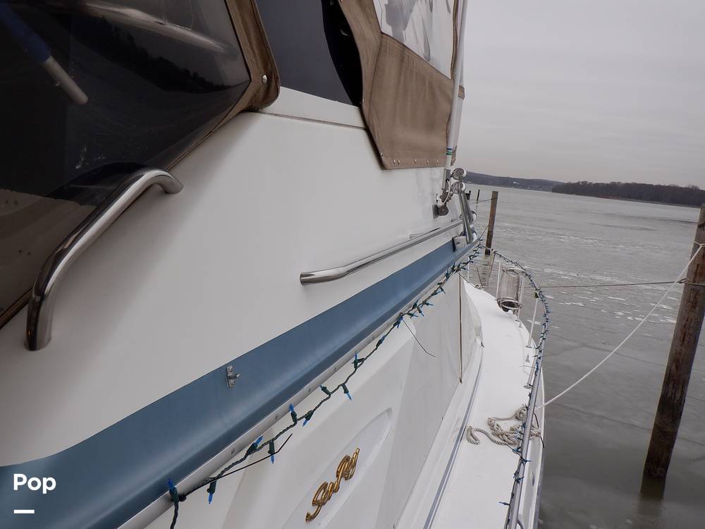 Slide: The Image of Sea Ray 440 Aft Cabin 1989 - 9950195
