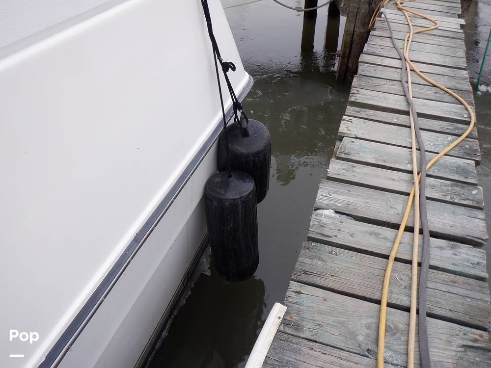 Slide: The Image of Sea Ray 440 Aft Cabin 1989 - 9950134