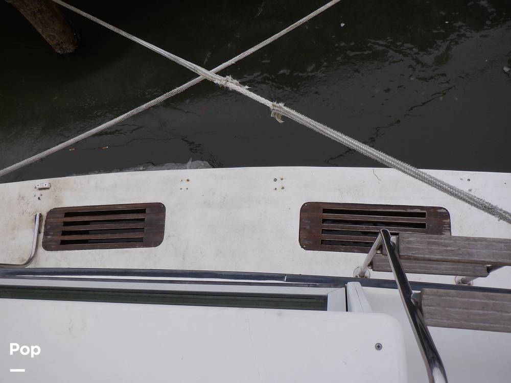 Slide: The Image of Sea Ray 440 Aft Cabin 1989 - 9950191
