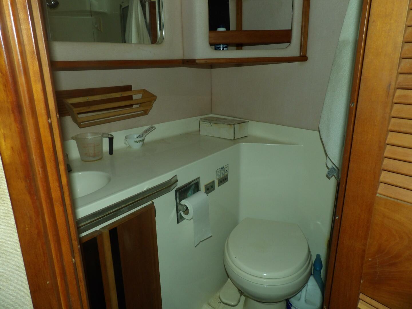 Slide: The Image of Sea Ray 440 Aft Cabin 1989 - 4578668