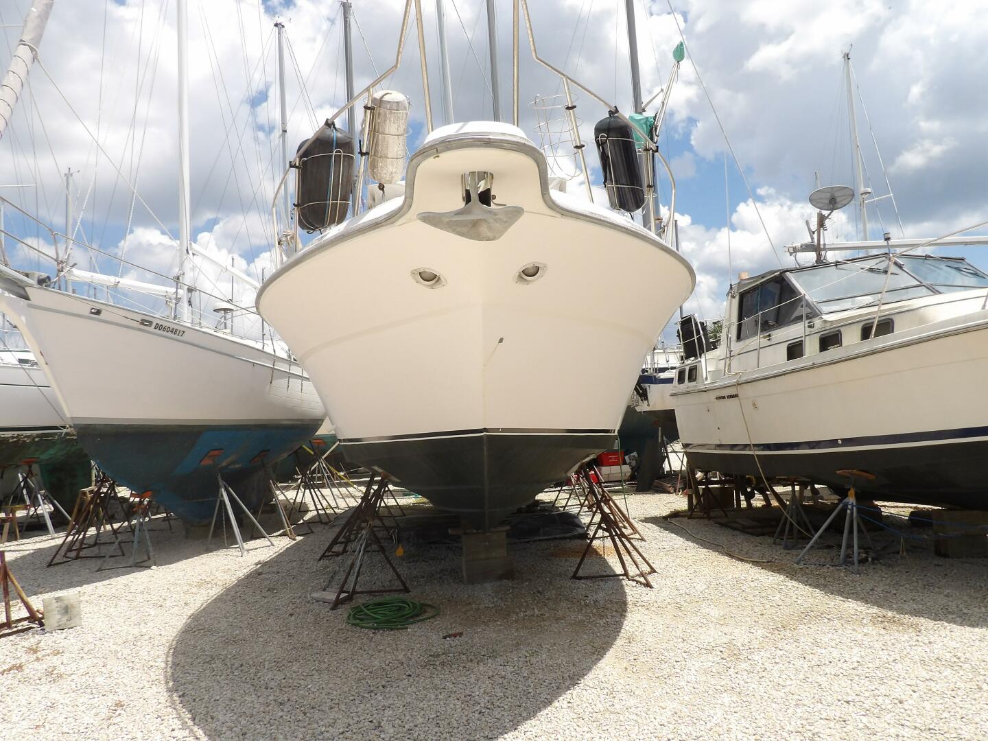 Slide: The Image of Sea Ray 440 Aft Cabin 1989 - 4578626