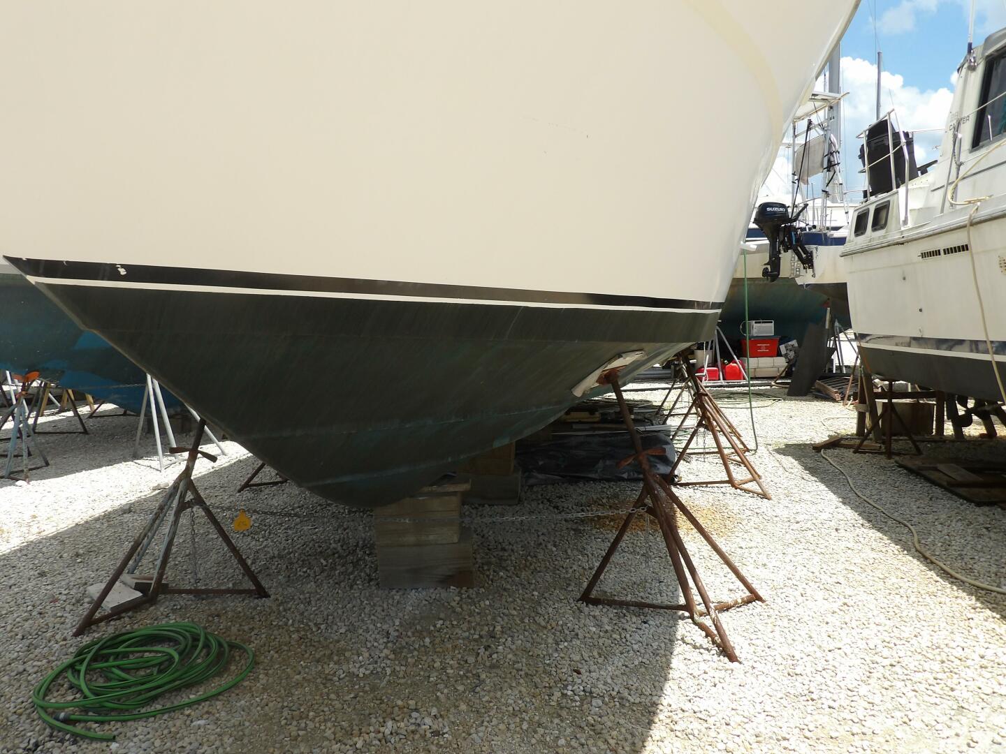 Slide: The Image of Sea Ray 440 Aft Cabin 1989 - 4578627