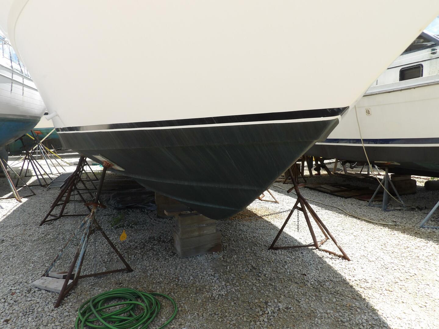 Slide: The Image of Sea Ray 440 Aft Cabin 1989 - 4578628