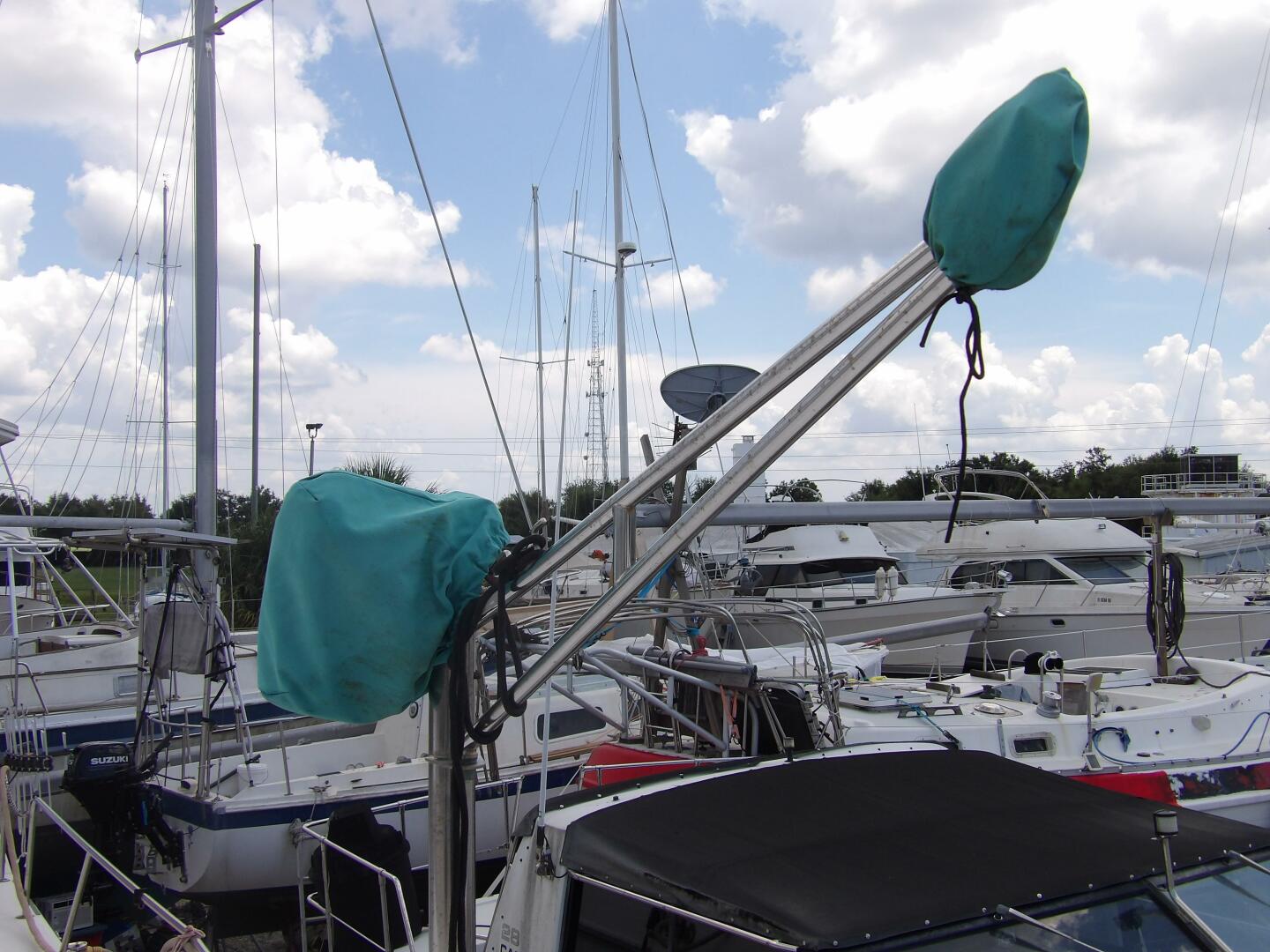 Slide: The Image of Sea Ray 440 Aft Cabin 1989 - 4578645