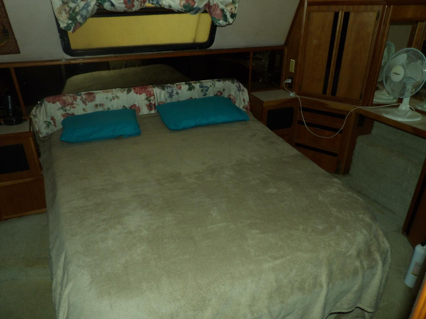 Slide: The Image of Sea Ray 440 Aft Cabin 1989 - 4578663