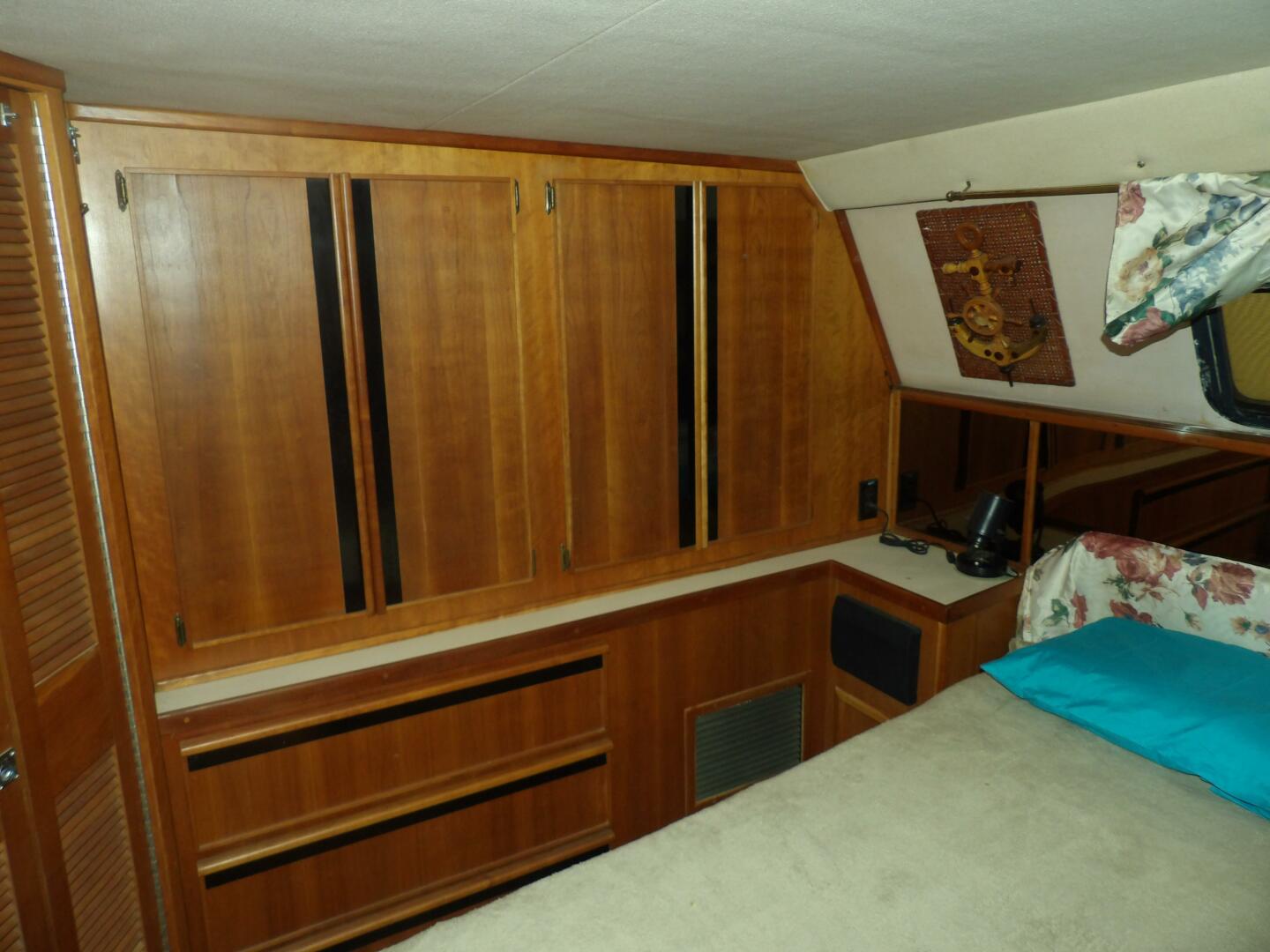 Slide: The Image of Sea Ray 440 Aft Cabin 1989 - 4578665