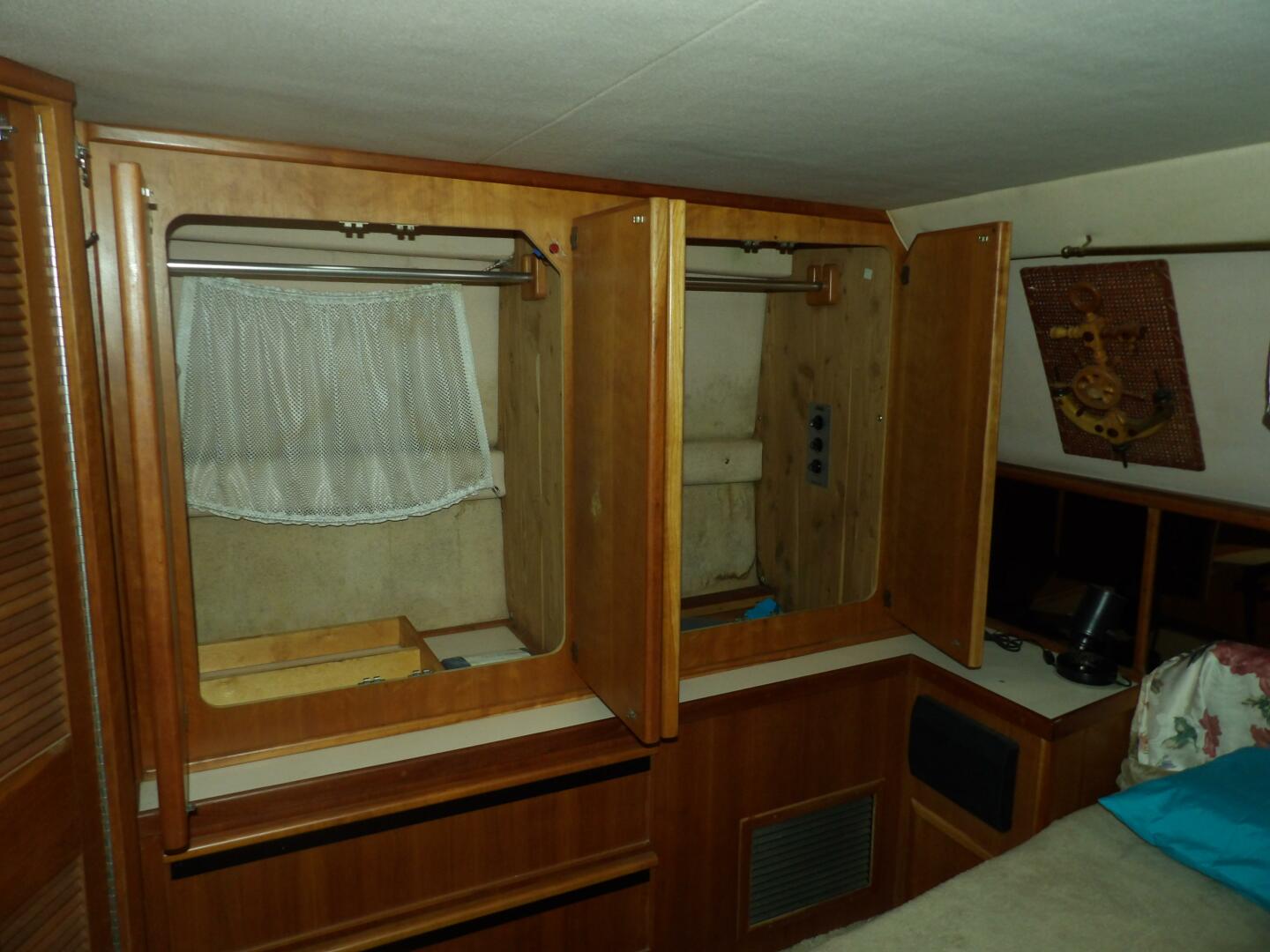 Slide: The Image of Sea Ray 440 Aft Cabin 1989 - 4578666