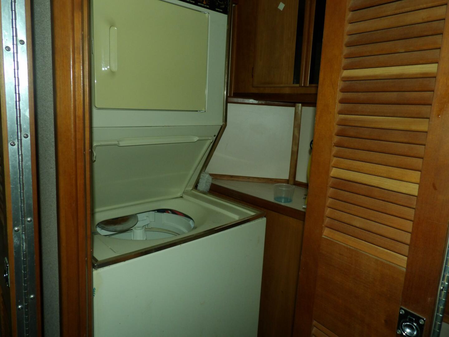 Slide: The Image of Sea Ray 440 Aft Cabin 1989 - 4578667