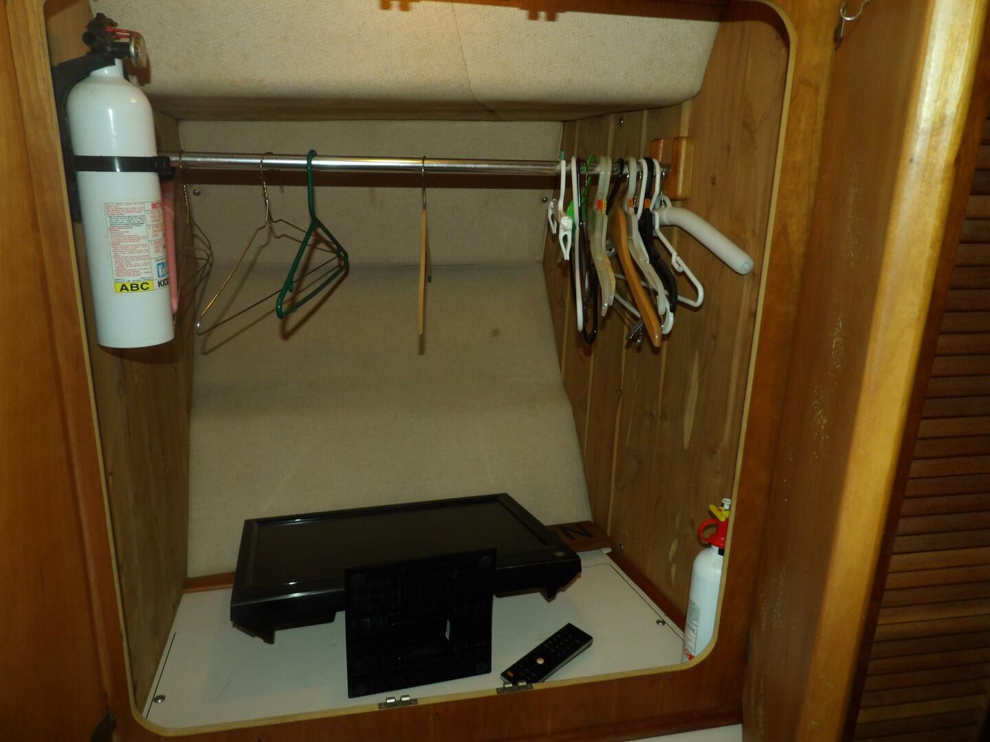 Slide: The Image of Sea Ray 440 Aft Cabin 1989 - 4578684