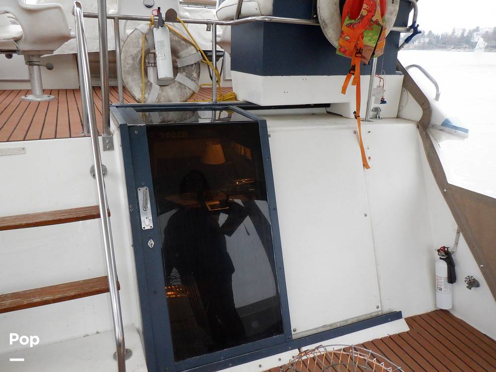 Slide: The Image of Sea Ray 440 Aft Cabin 1989 - 9950192