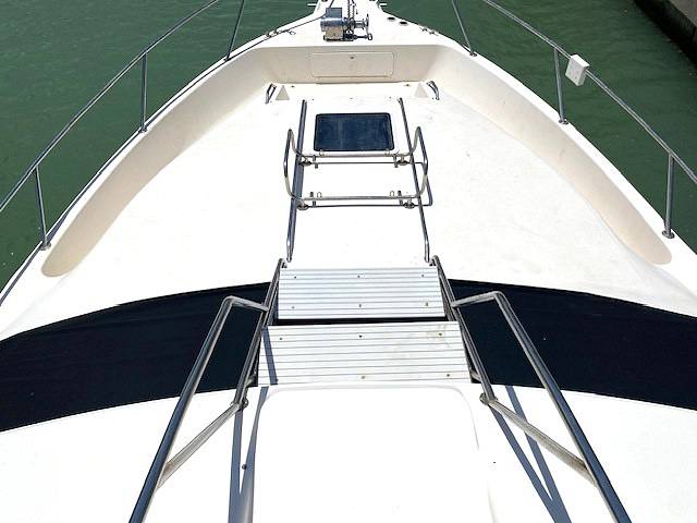 Slide: The Image of Sea Ray 440 Express Bridge 1996 - 15555451