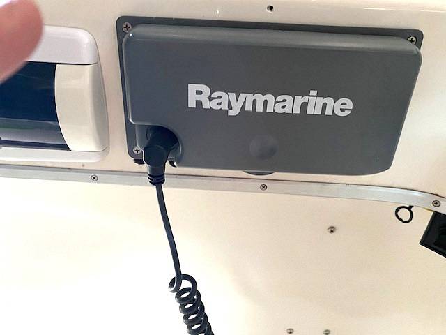 Slide: The Image of Sea Ray 440 Express Bridge 1996 - 15555548