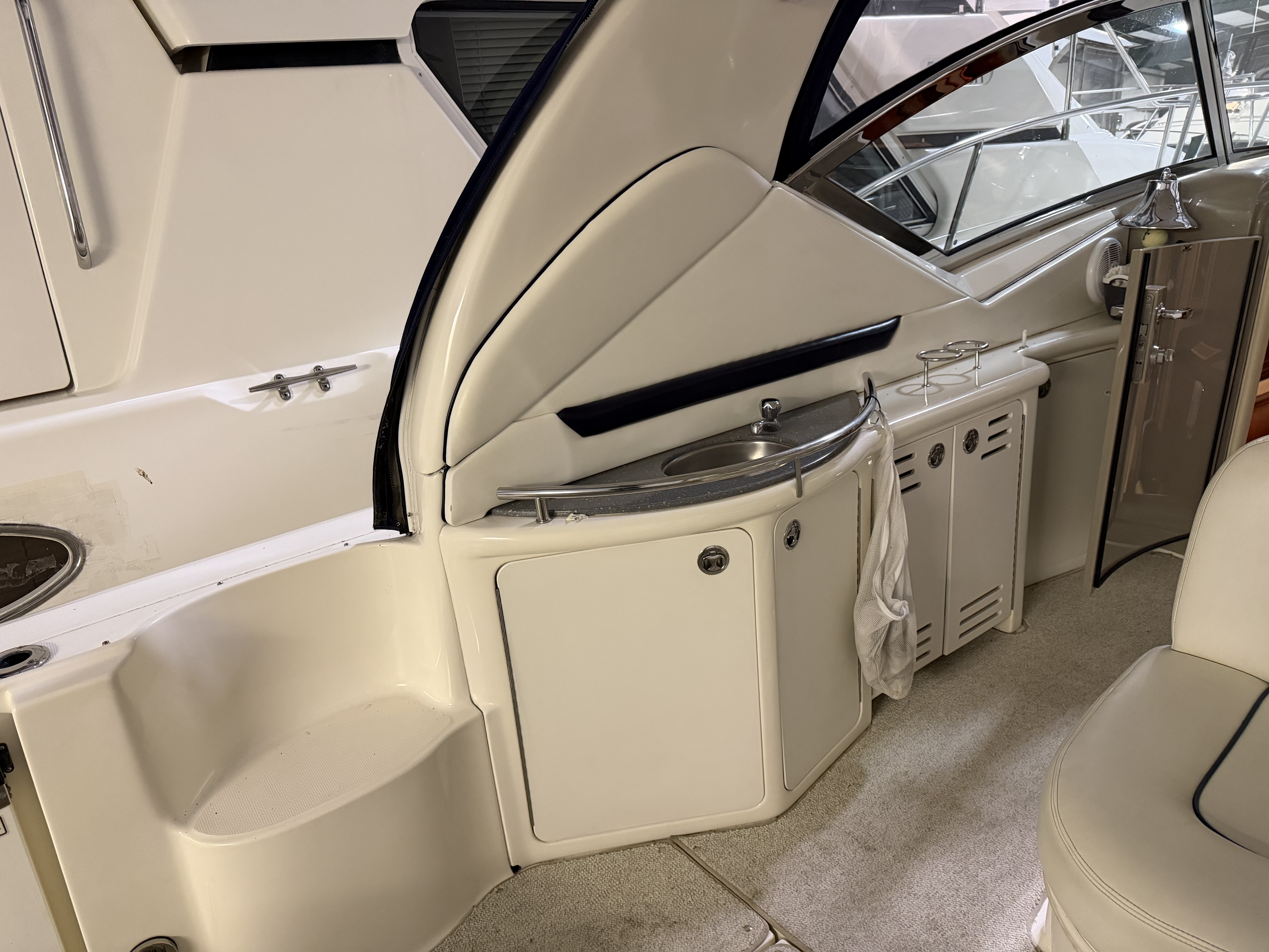 Slide: The Image of Sea Ray 44 SUNDANCER 2006 - 15