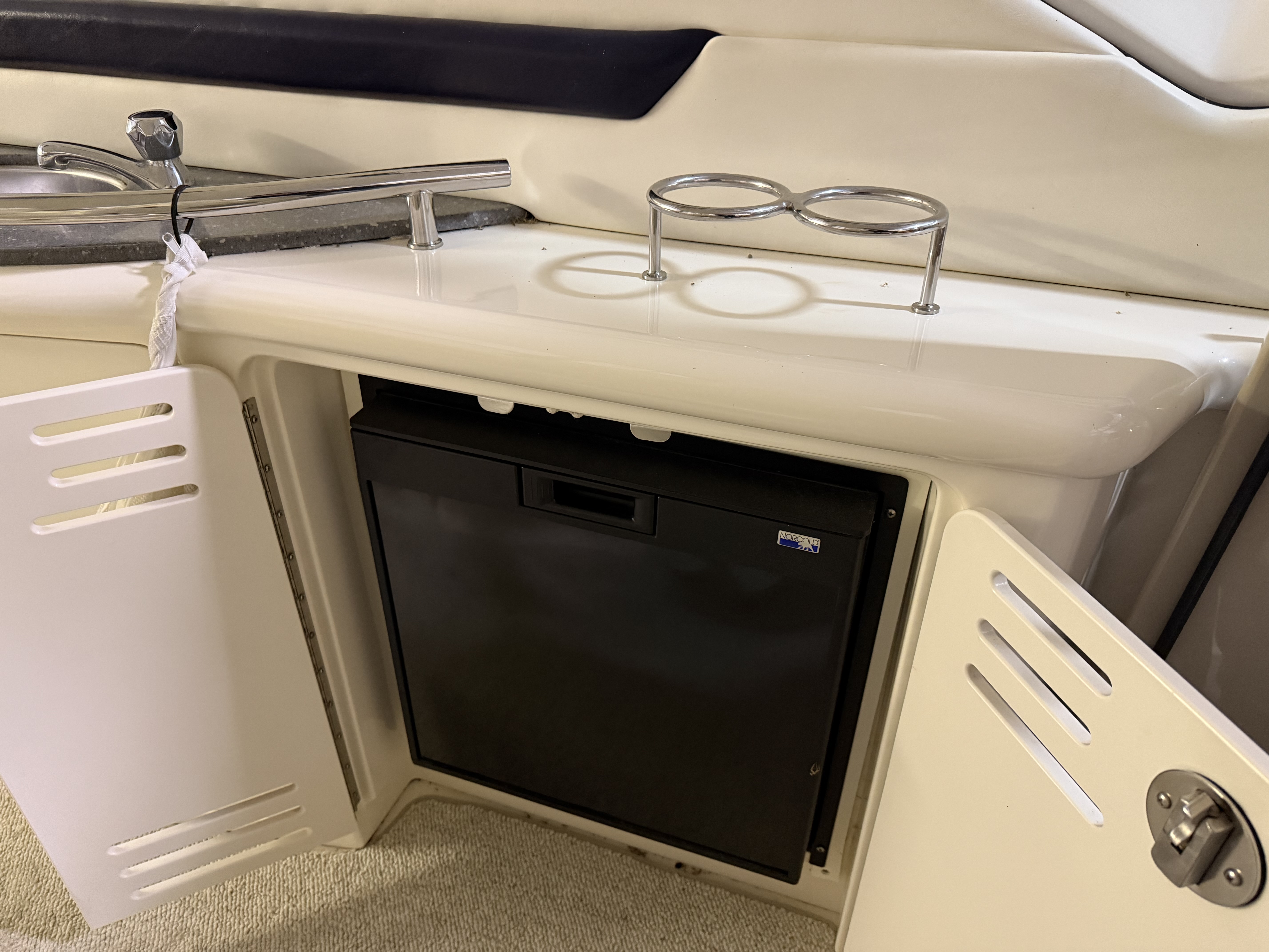Slide: The Image of Sea Ray 44 SUNDANCER 2006 - 24