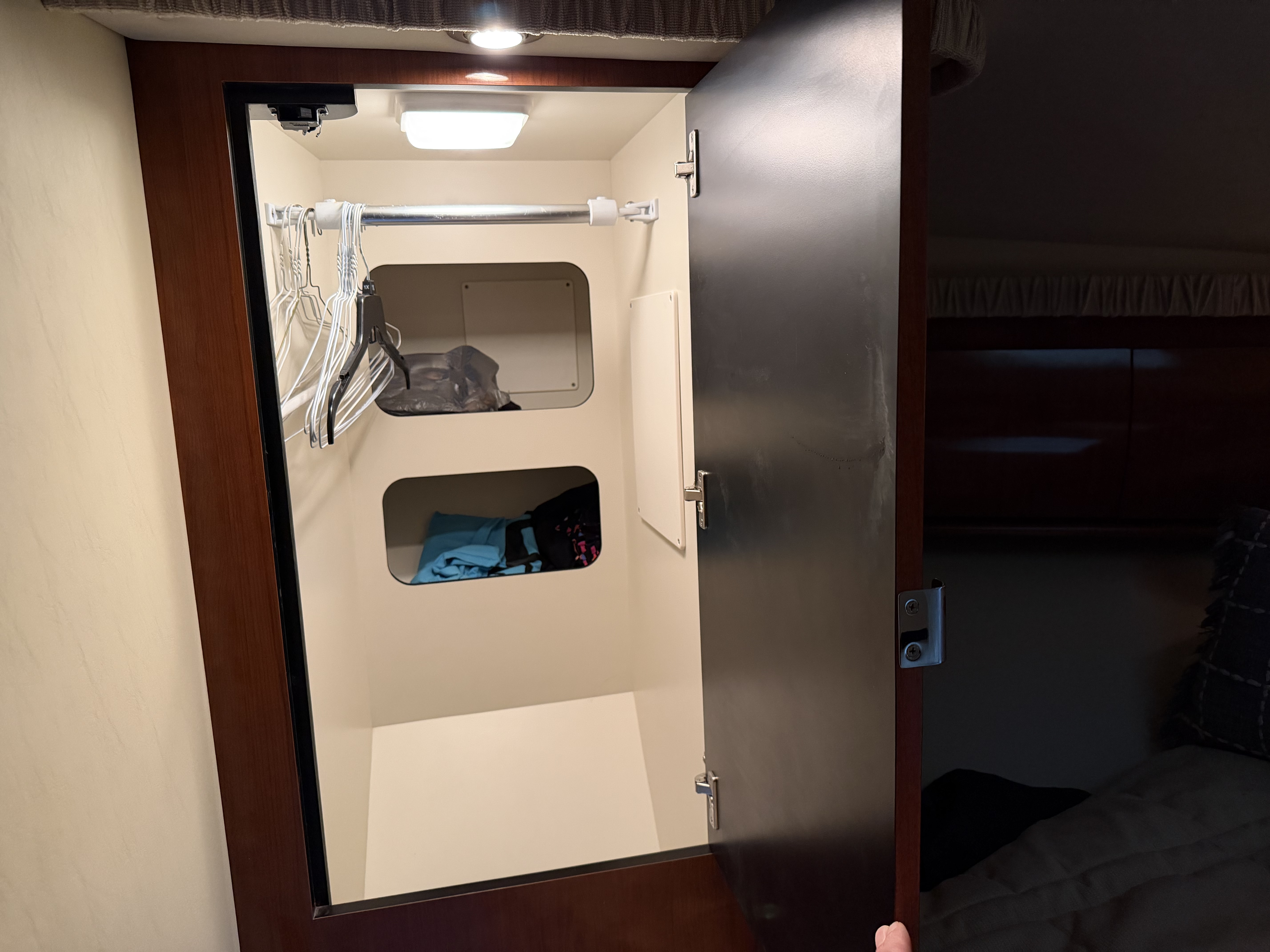 Slide: The Image of Sea Ray 44 SUNDANCER 2006 - 32