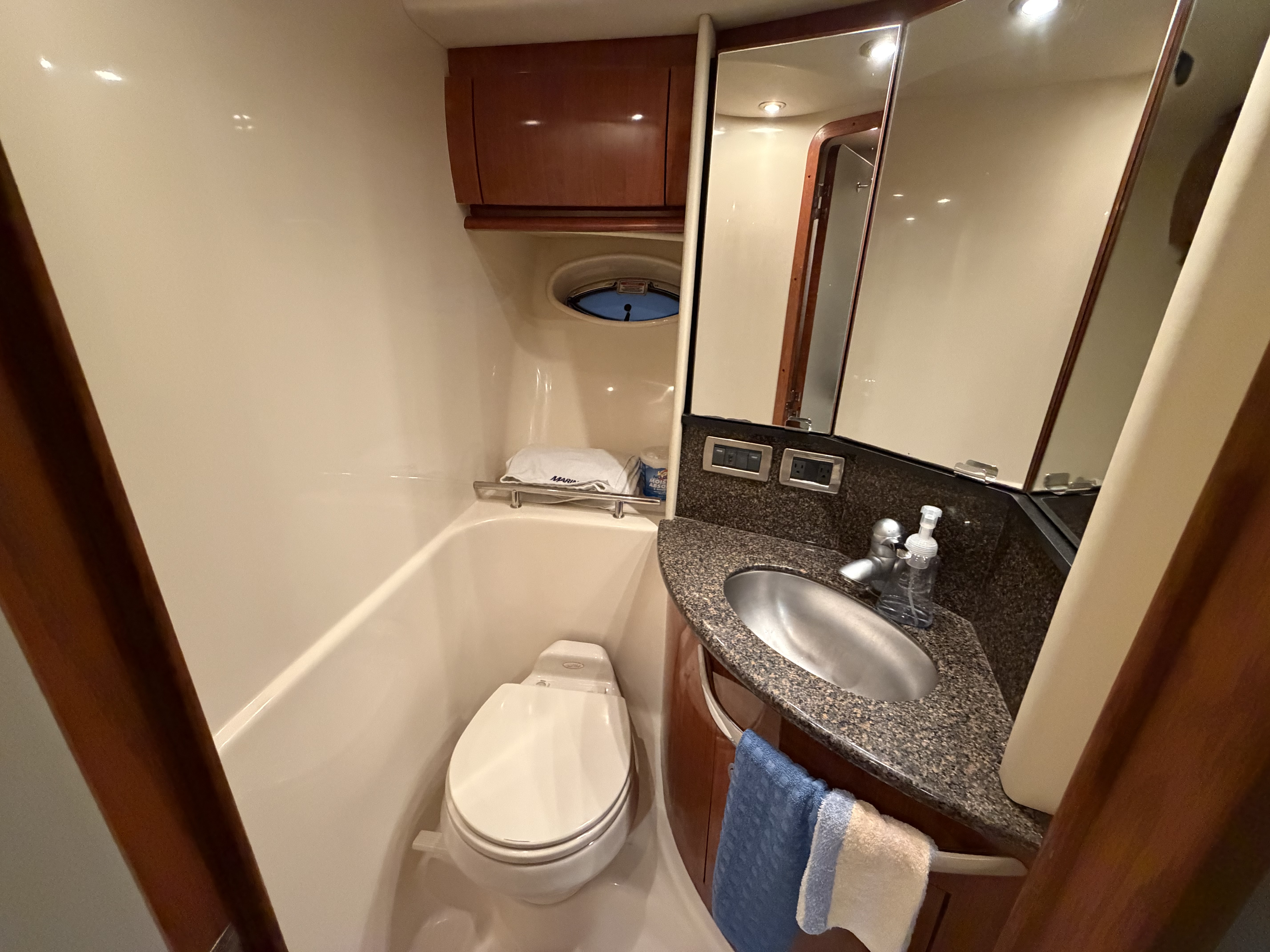 Slide: The Image of Sea Ray 44 SUNDANCER 2006 - 36