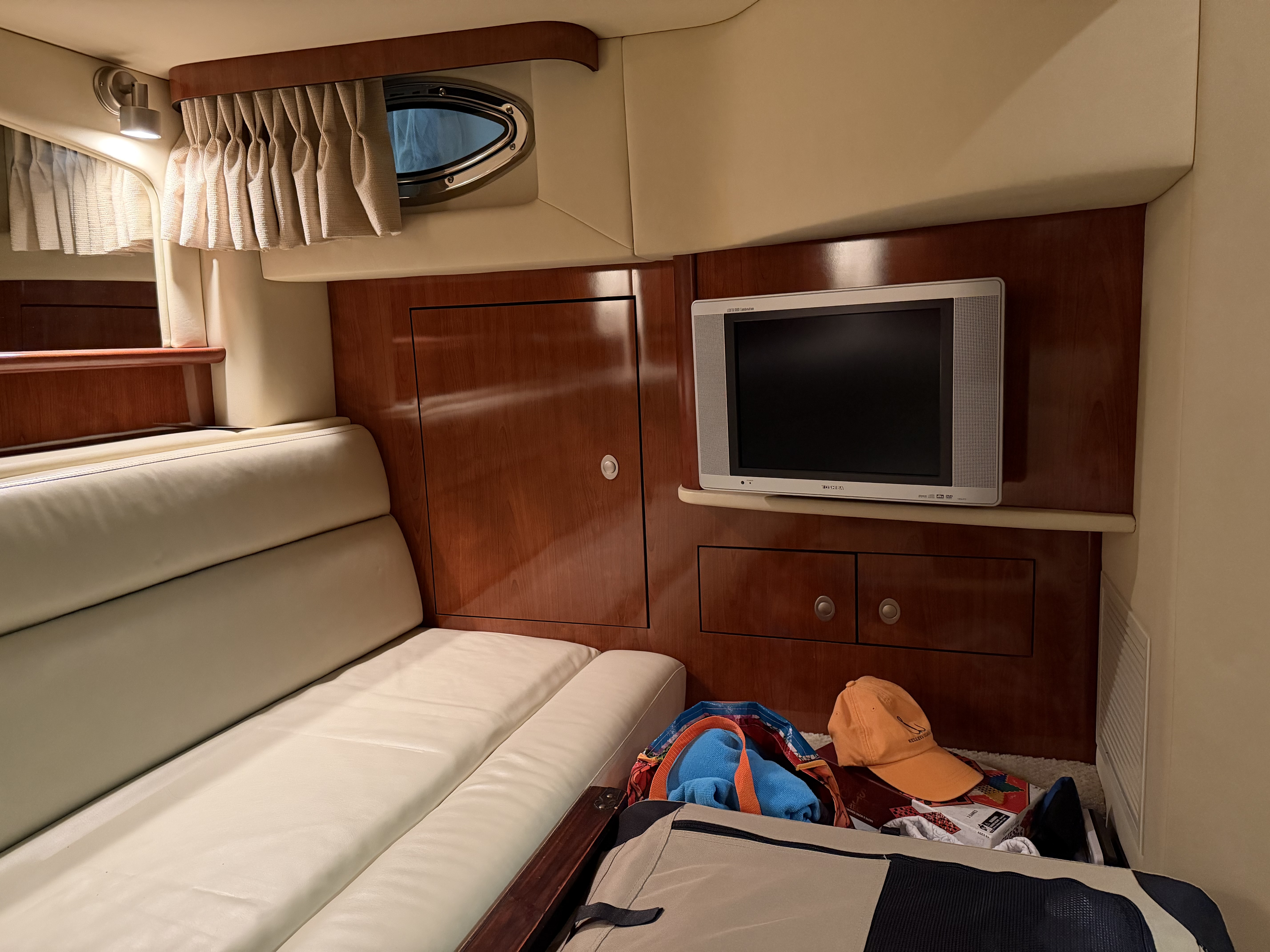 Slide: The Image of Sea Ray 44 SUNDANCER 2006 - 39