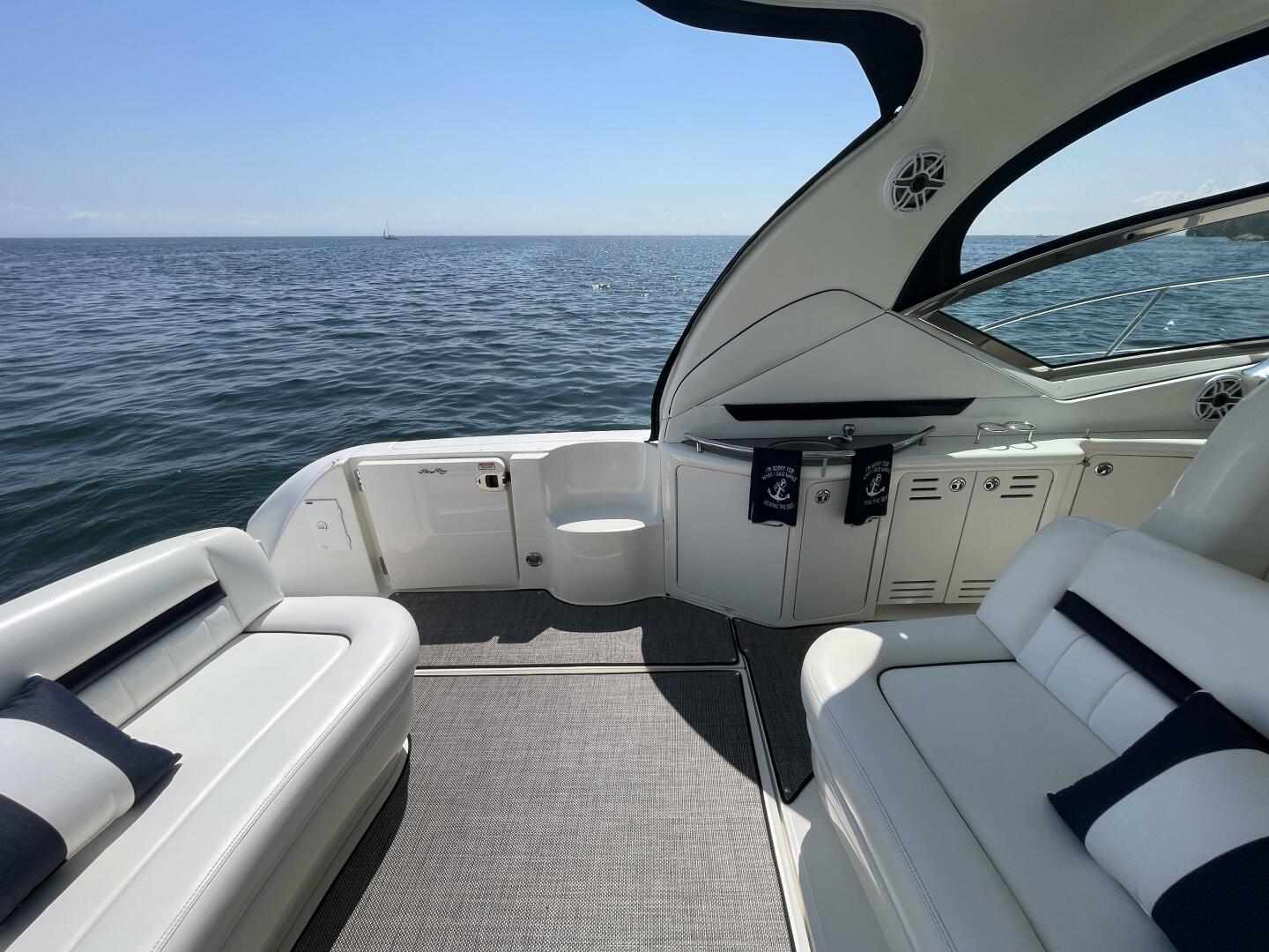 Slide: The Image of Sea Ray 44 Sundancer 2006 - 5476336