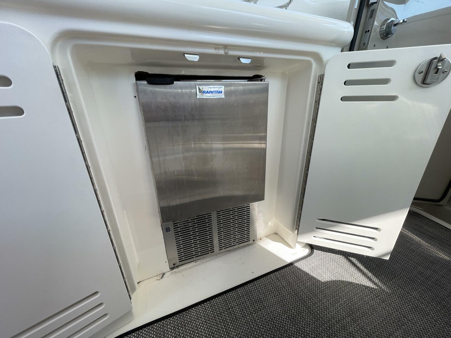 Slide: The Image of Sea Ray 44 Sundancer 2006 - 5476360