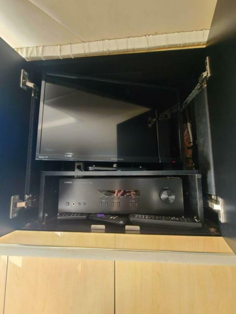 Slide: The Image of Sea Ray 450 Express Bridge 2000 - 28
