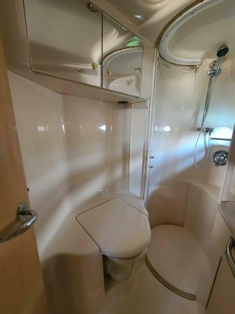 Slide: The Image of Sea Ray 450 Express Bridge 2000 - 45