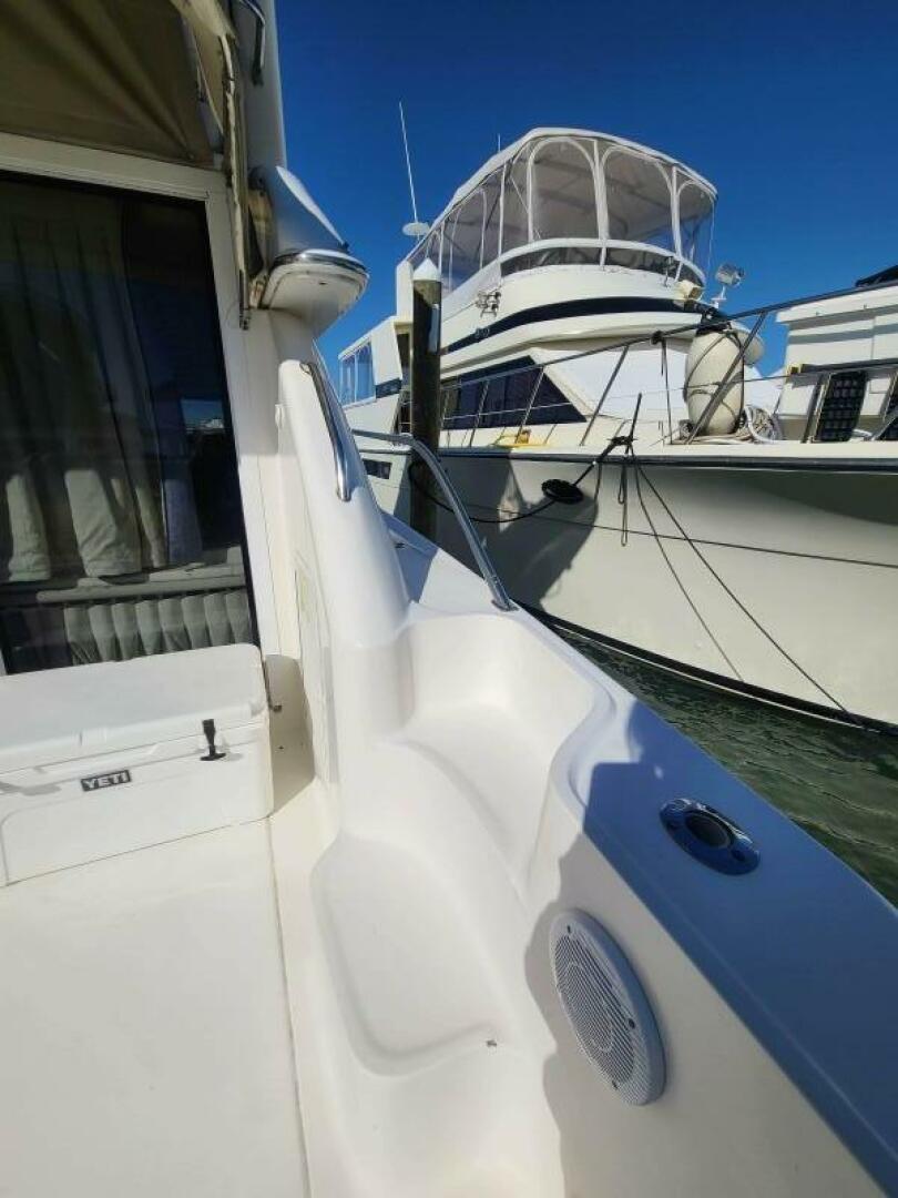 Slide: The Image of Sea Ray 450 Express Bridge 2000 - 55