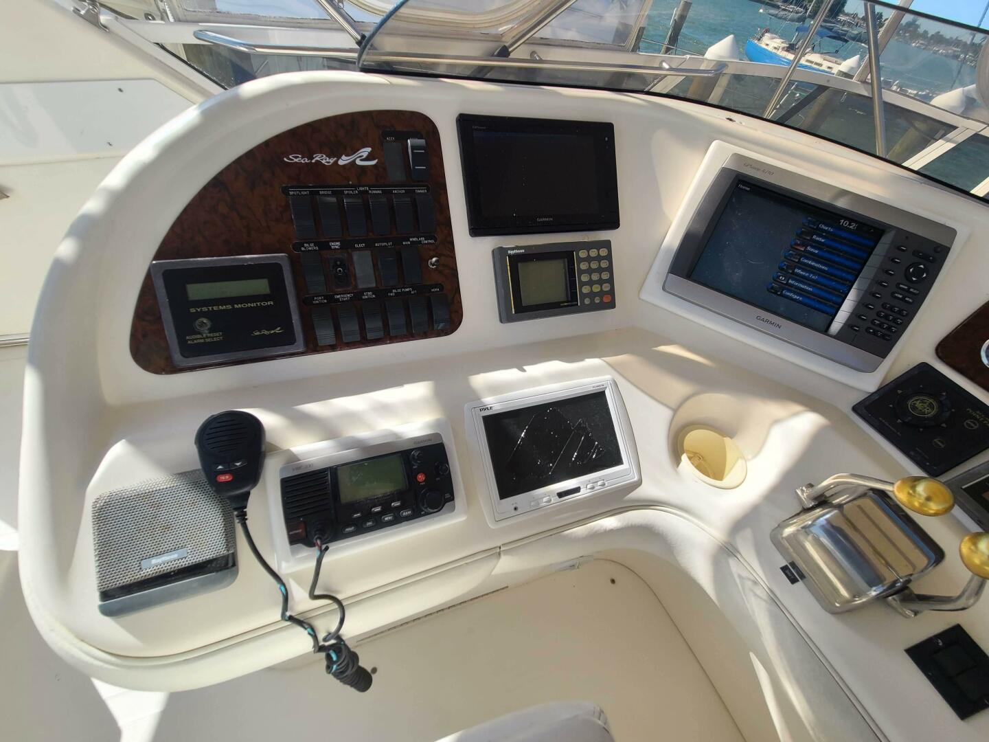 Slide: The Image of Sea Ray 450 Express Bridge 2000 - 60