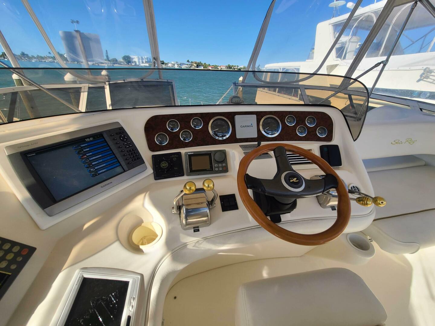 Slide: The Image of Sea Ray 450 Express Bridge 2000 - 61