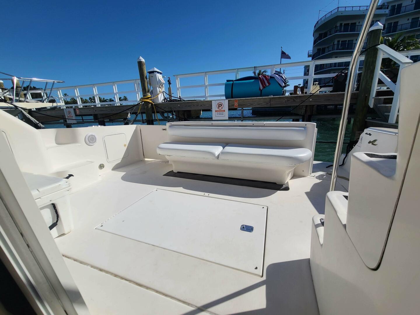 Slide: The Image of Sea Ray 450 Express Bridge 2000 - 75