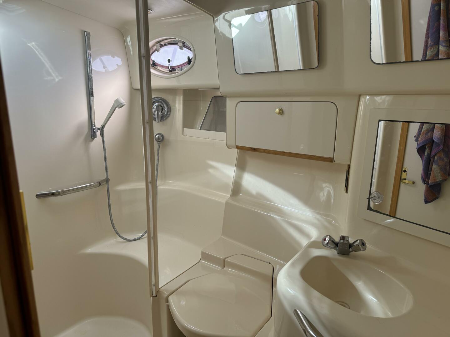 Slide: The Image of Sea Ray 450 Sundancer 1997 - 4732926