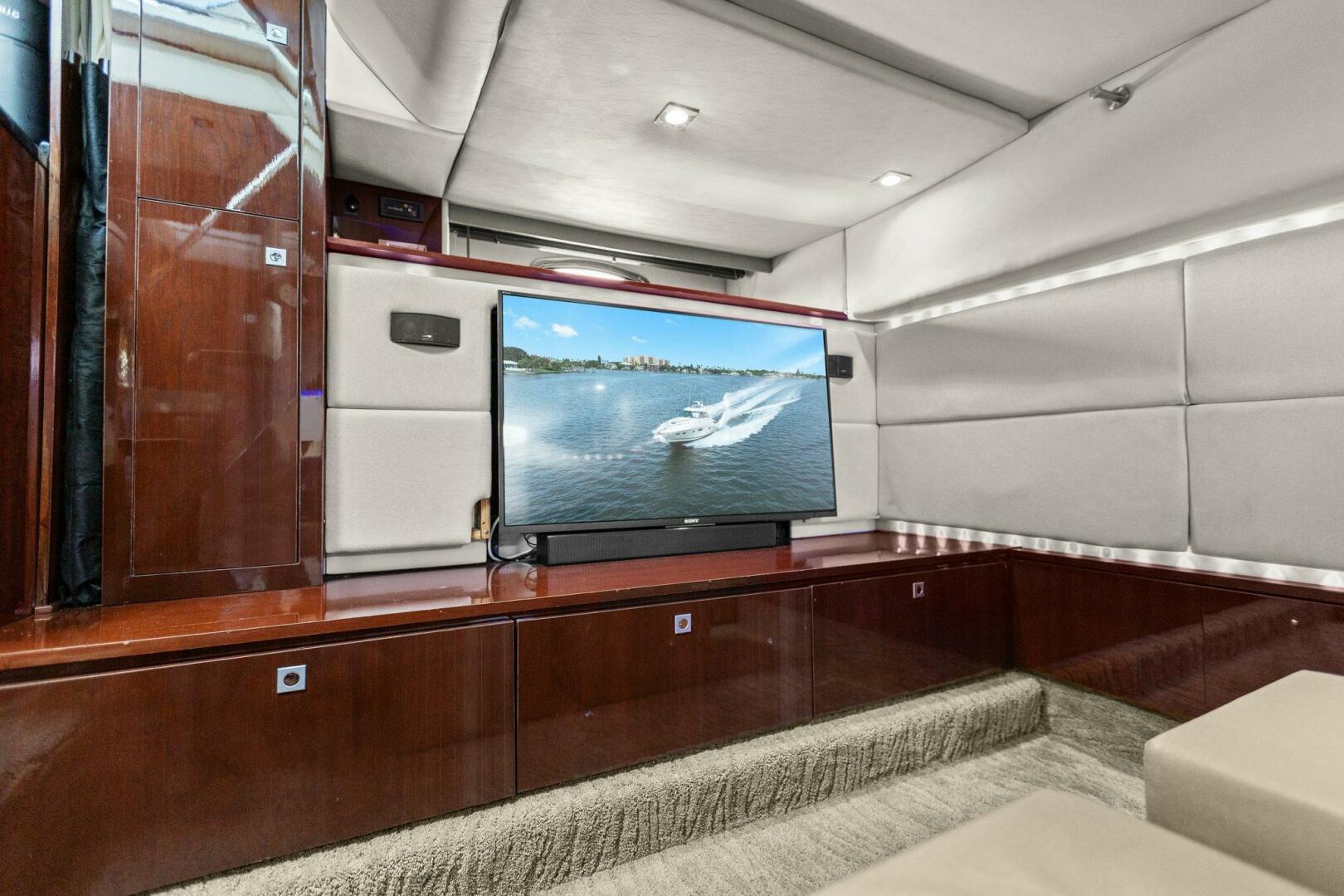Slide: The Image of 2010 45 Sea Ray Sundancer - Mid Stateroom - 4642298