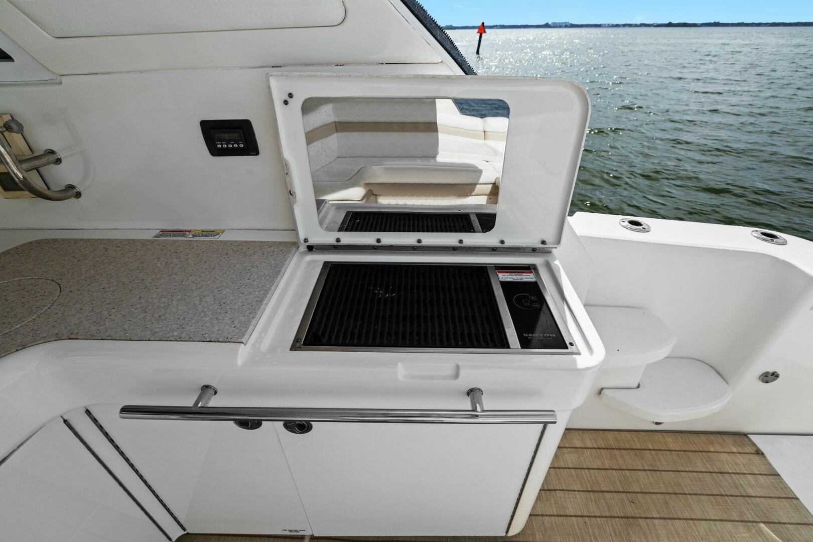 Slide: The Image of 2010 45 Sea Ray Sundancer - Cockpit - 4642269
