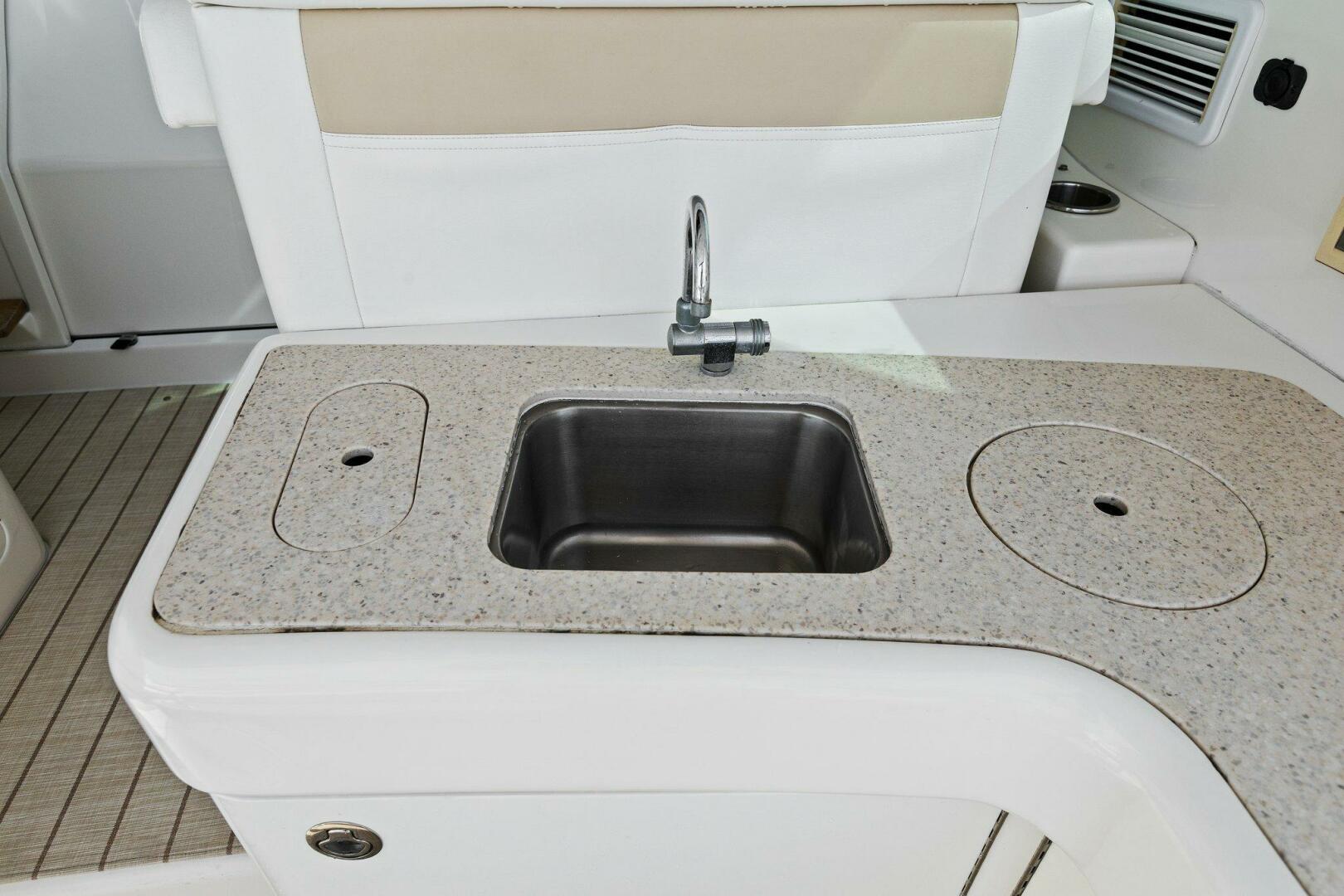 Slide: The Image of 2010 45 Sea Ray Sundancer - Cockpit - 4642268