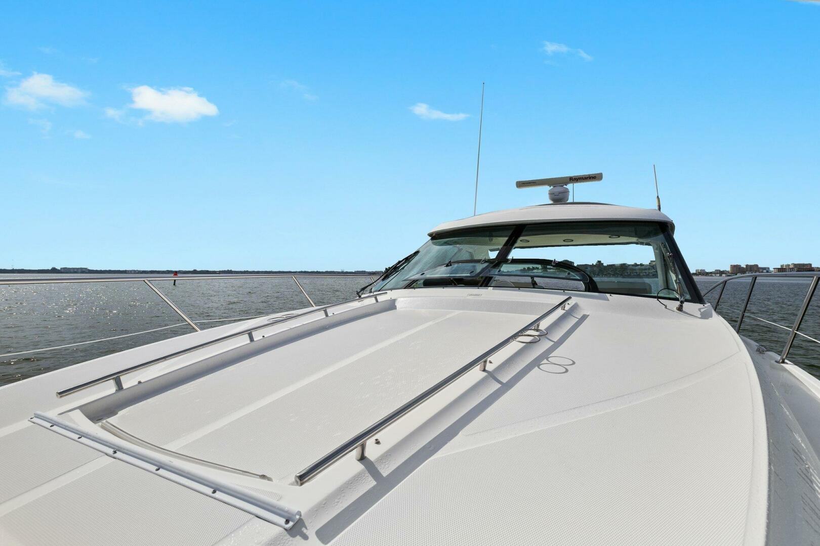 Slide: The Image of 2010 45 Sea Ray Sundancer - Foredeck - 4642274