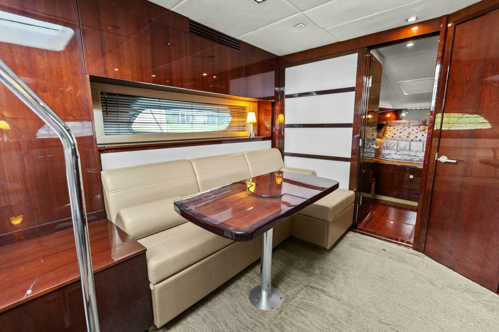 Slide: The Image of 2010 45 Sea Ray Sundancer - Salon - 4642236