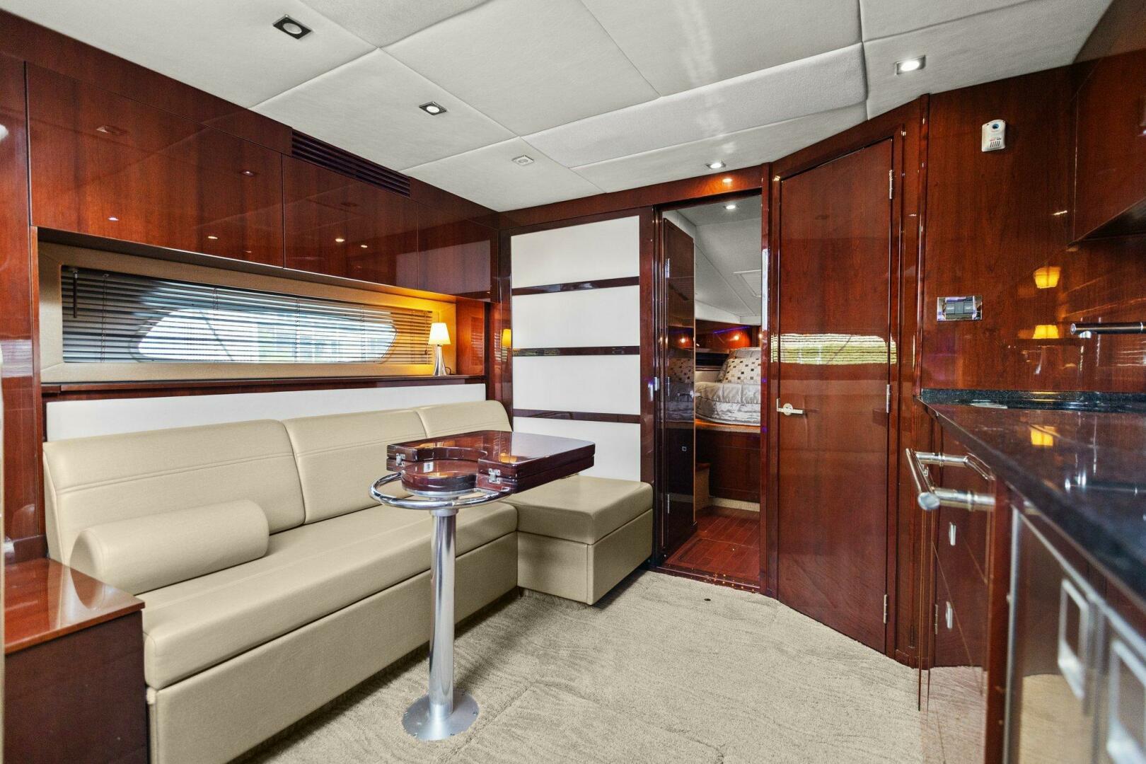 Slide: The Image of 2010 45 Sea Ray Sundancer - Salon - 4642238