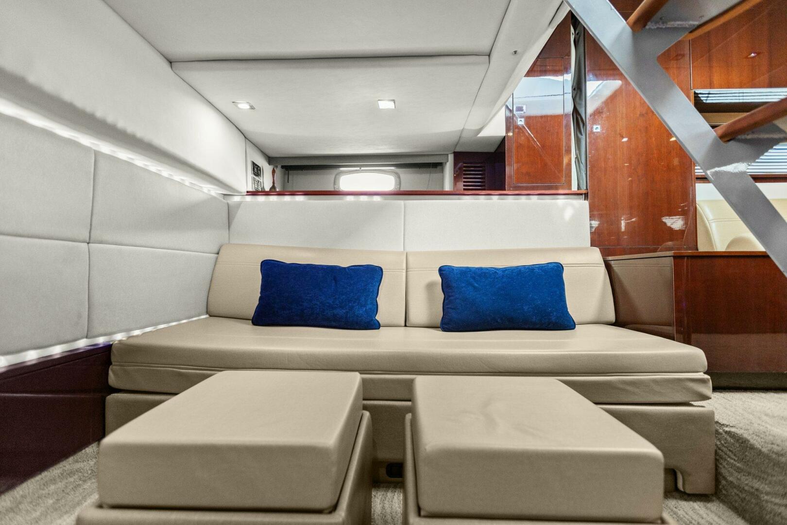 Slide: The Image of 2010 45 Sea Ray Sundancer - Mid Stateroom - 4642243