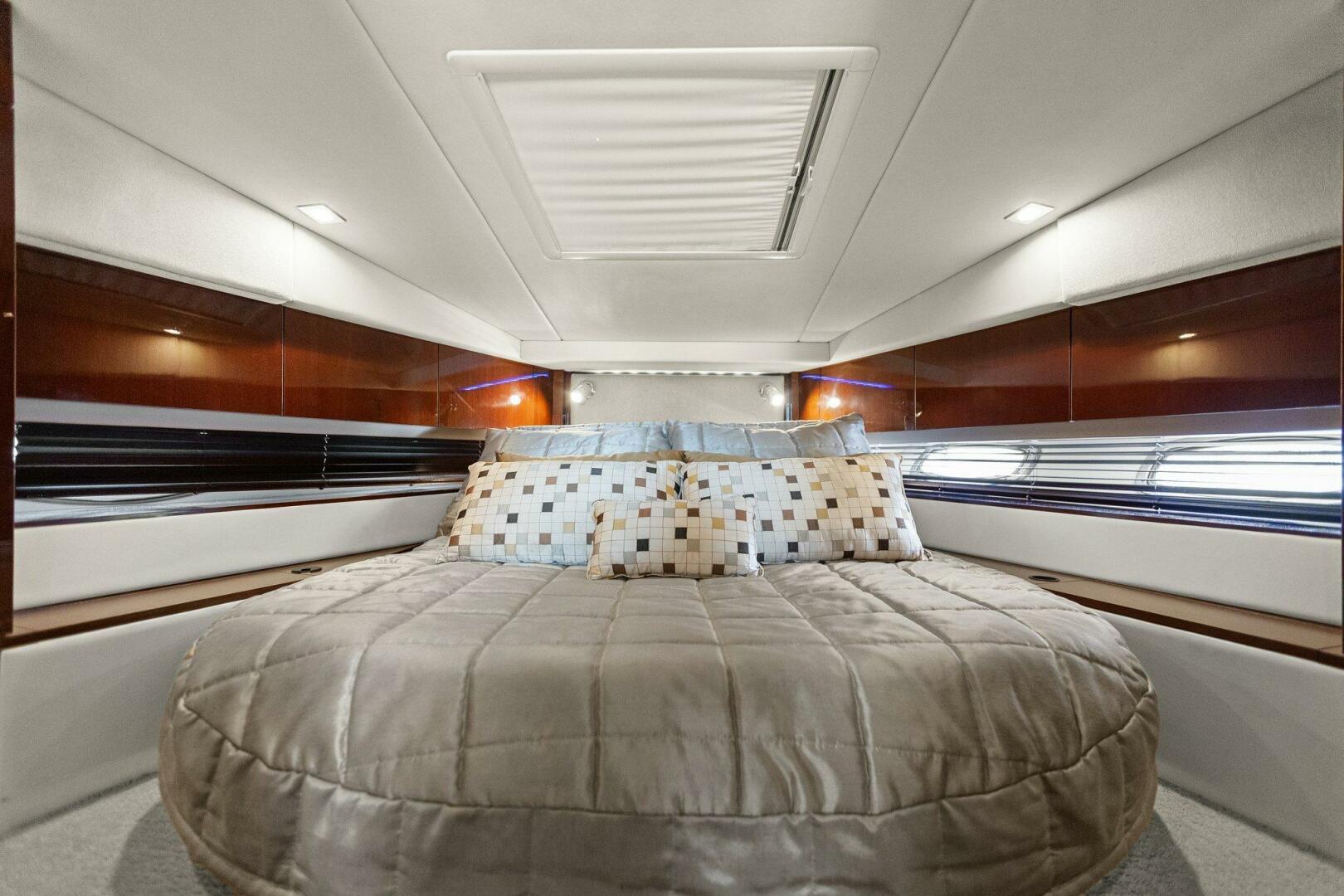 Slide: The Image of 2010 45 Sea Ray Sundancer - Forward Stateroom - 4642245