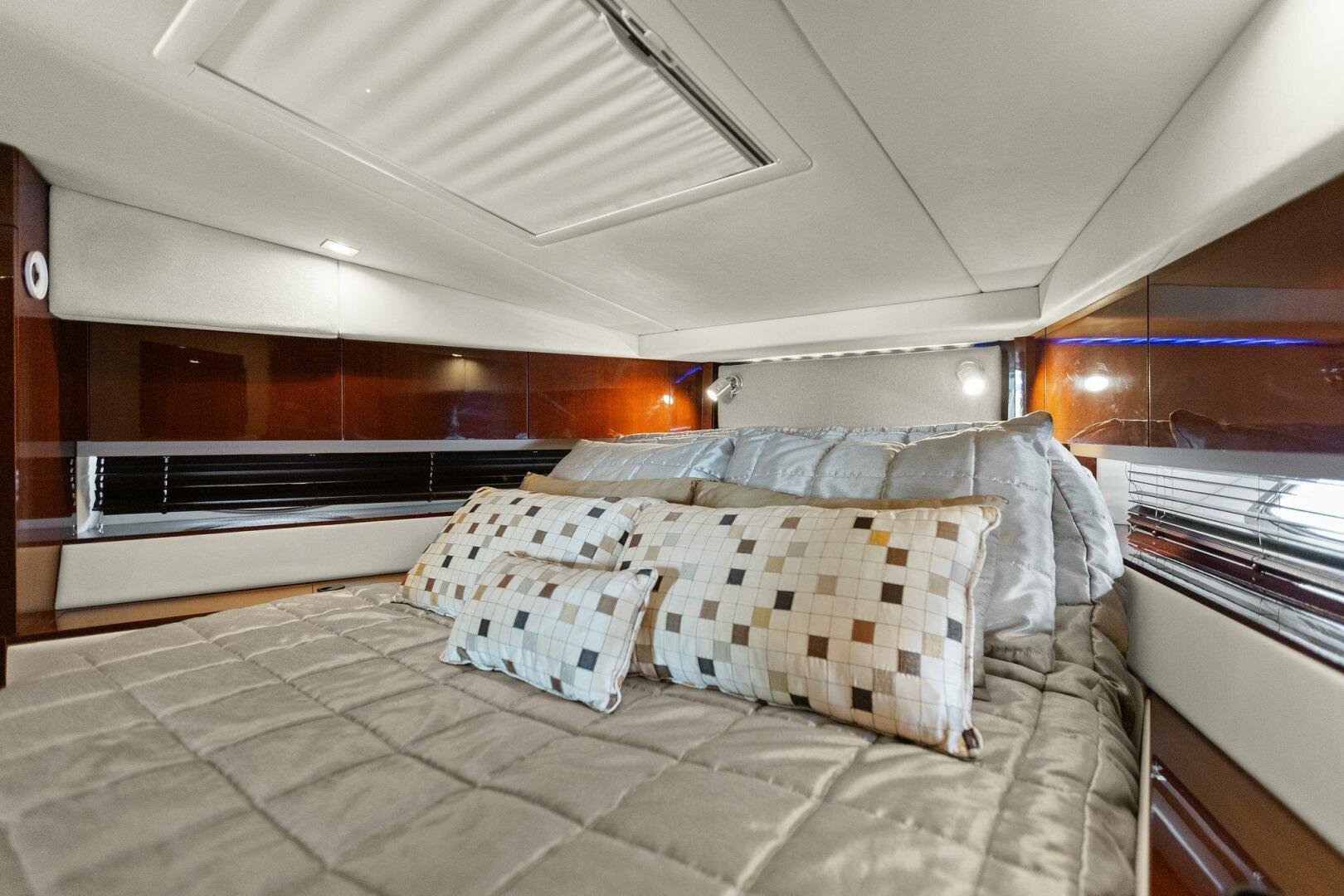 Slide: The Image of 2010 45 Sea Ray Sundancer - Forward Stateroom - 4642246