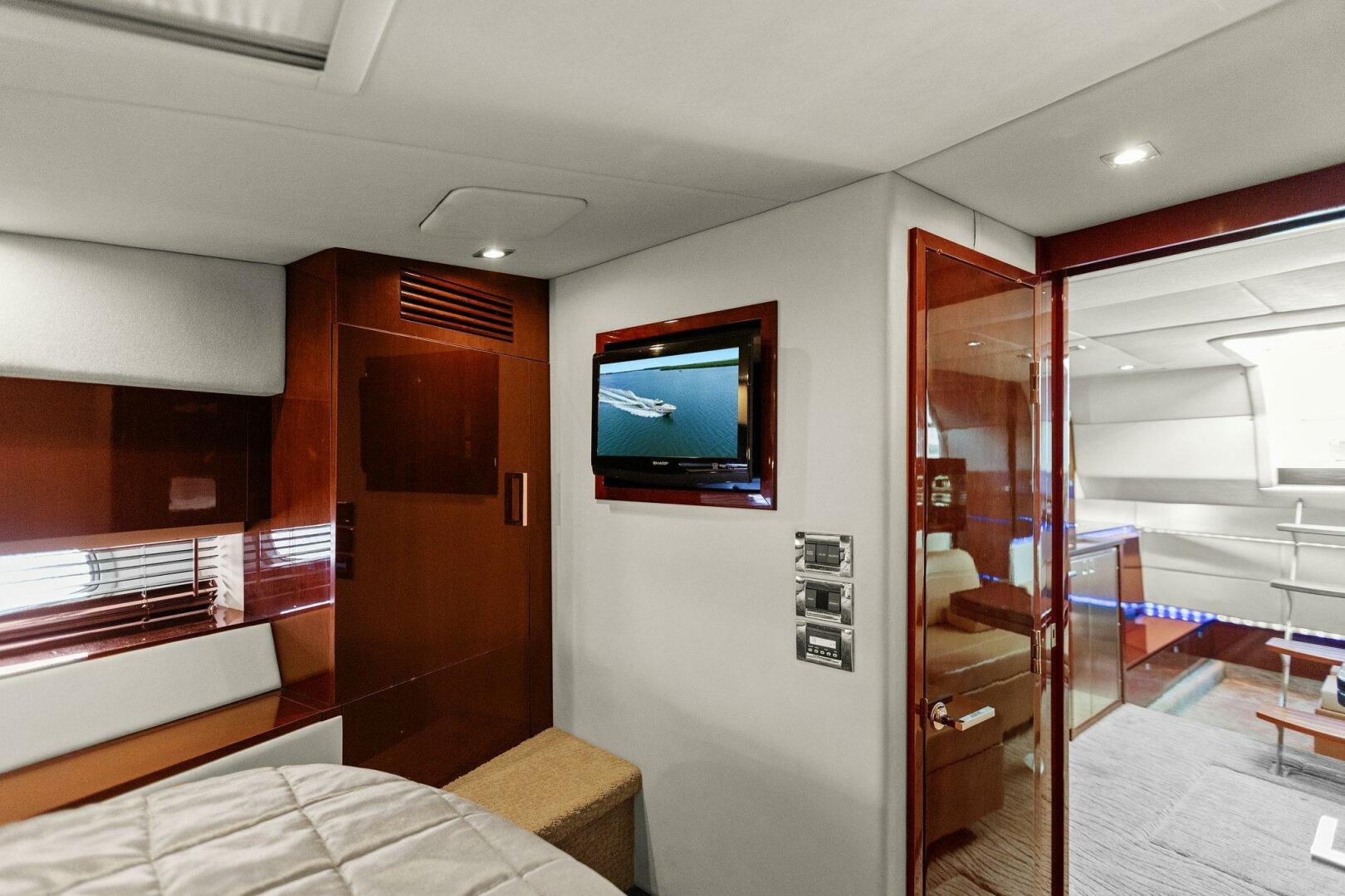 Slide: The Image of 2010 45 Sea Ray Sundancer - Forward Stateroom - 4642247