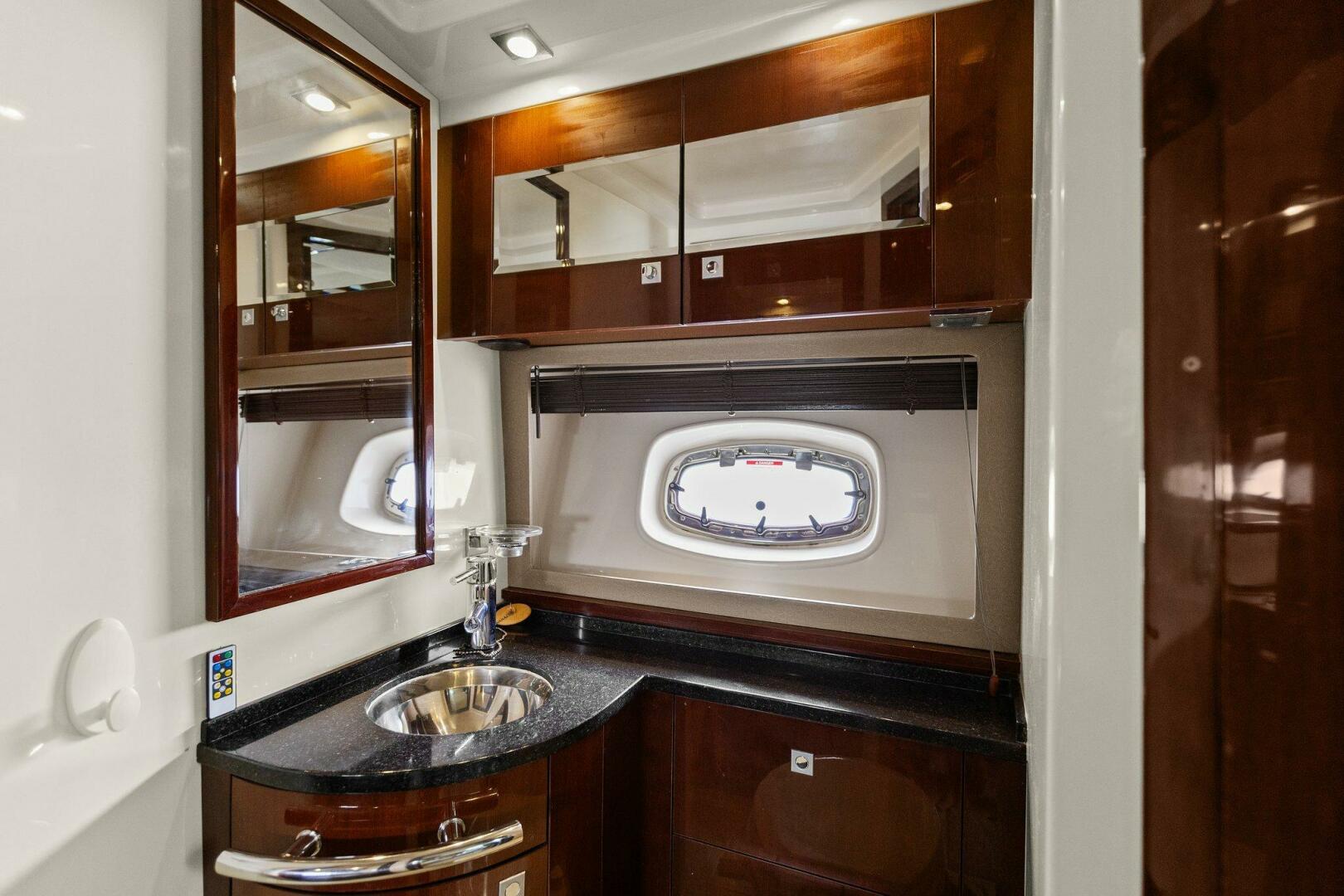 Slide: The Image of 2010 45 Sea Ray Sundancer - Forward Starboard Head - 4642248
