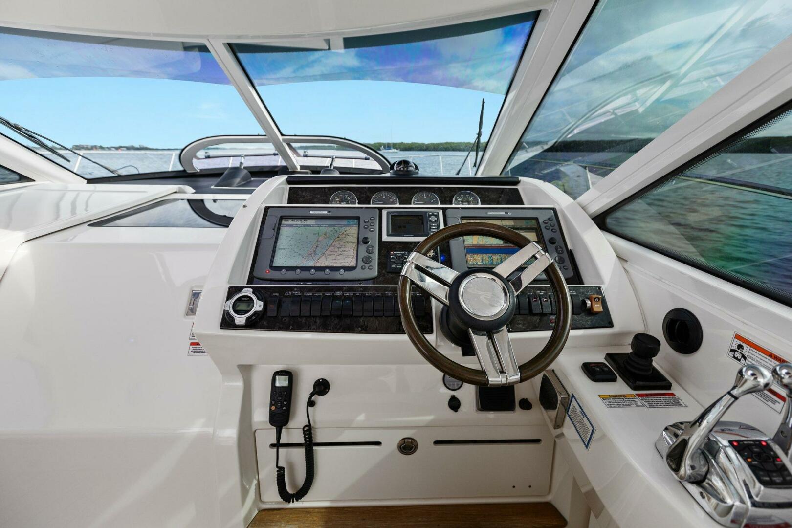 Slide: The Image of 2010 45 Sea Ray Sundancer - Helm/Electronics - 4642251