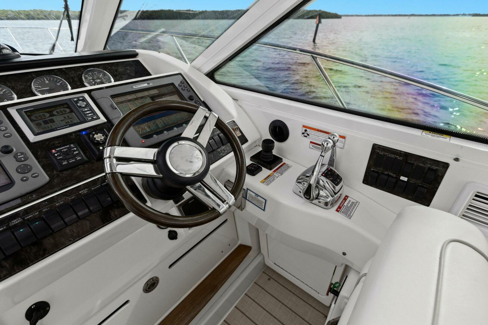 Slide: The Image of 2010 45 Sea Ray Sundancer - Helm/Electronics - 4642252