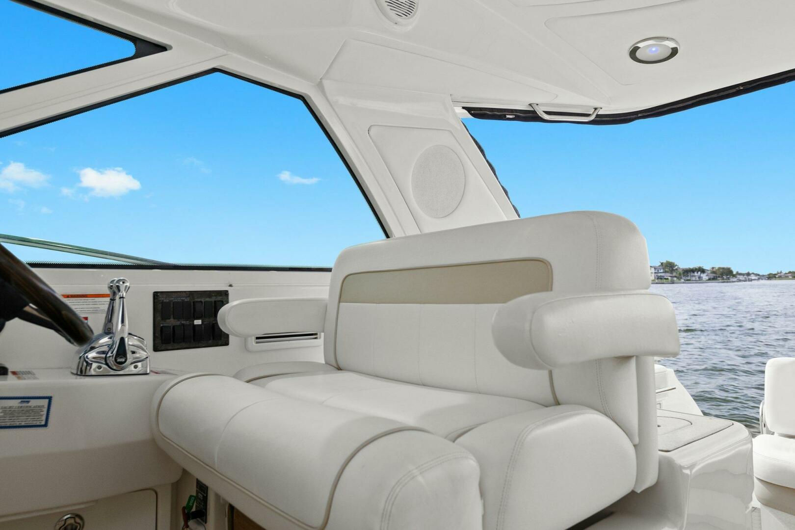Slide: The Image of 2010 45 Sea Ray Sundancer - Helm Seating - 4642256