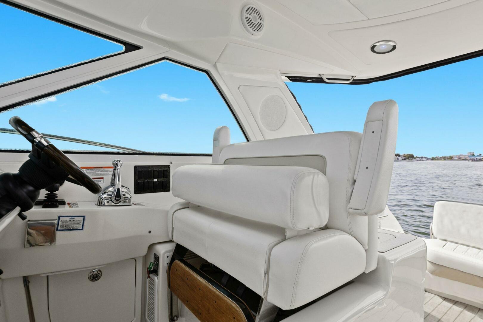 Slide: The Image of 2010 45 Sea Ray Sundancer - Helm Seating - 4642257