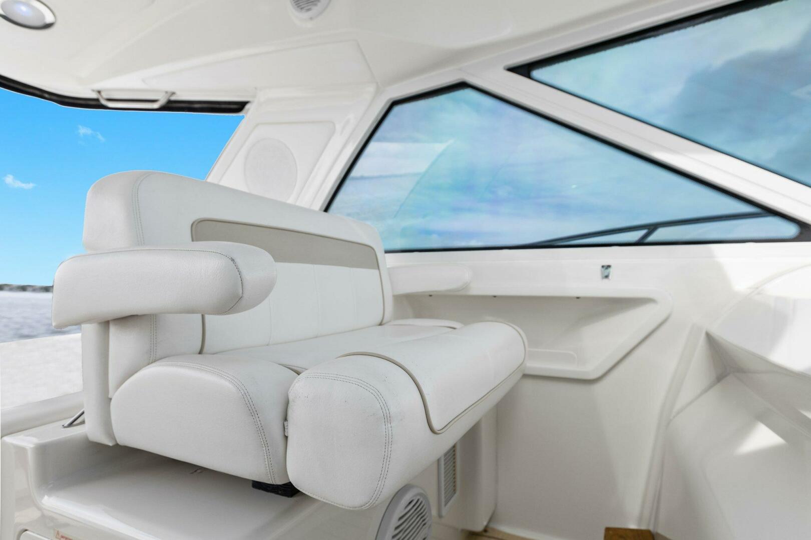 Slide: The Image of 2010 45 Sea Ray Sundancer - Helm Seating - 4642258