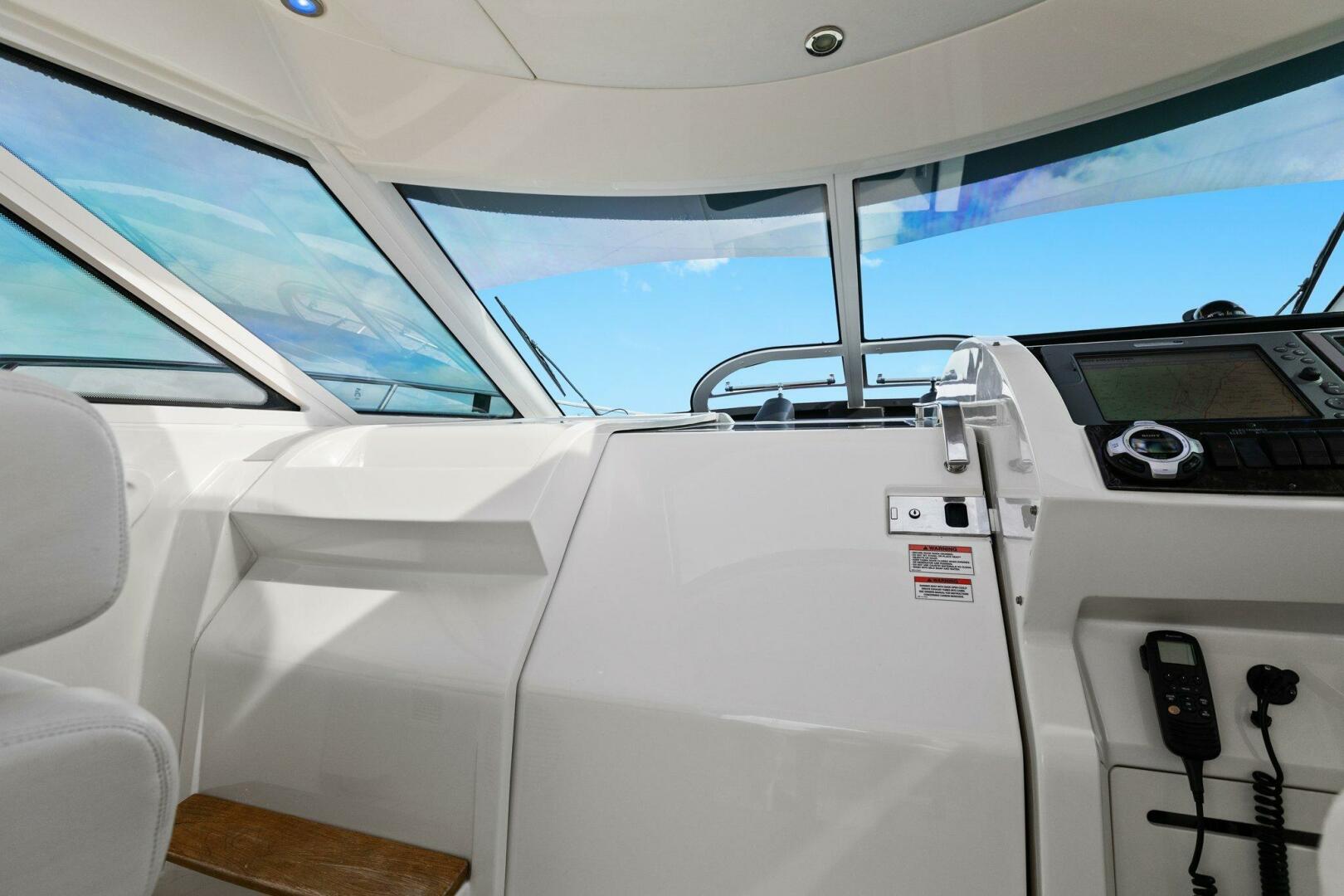 Slide: The Image of 2010 45 Sea Ray Sundancer - Access to Lower Salon - 4642259