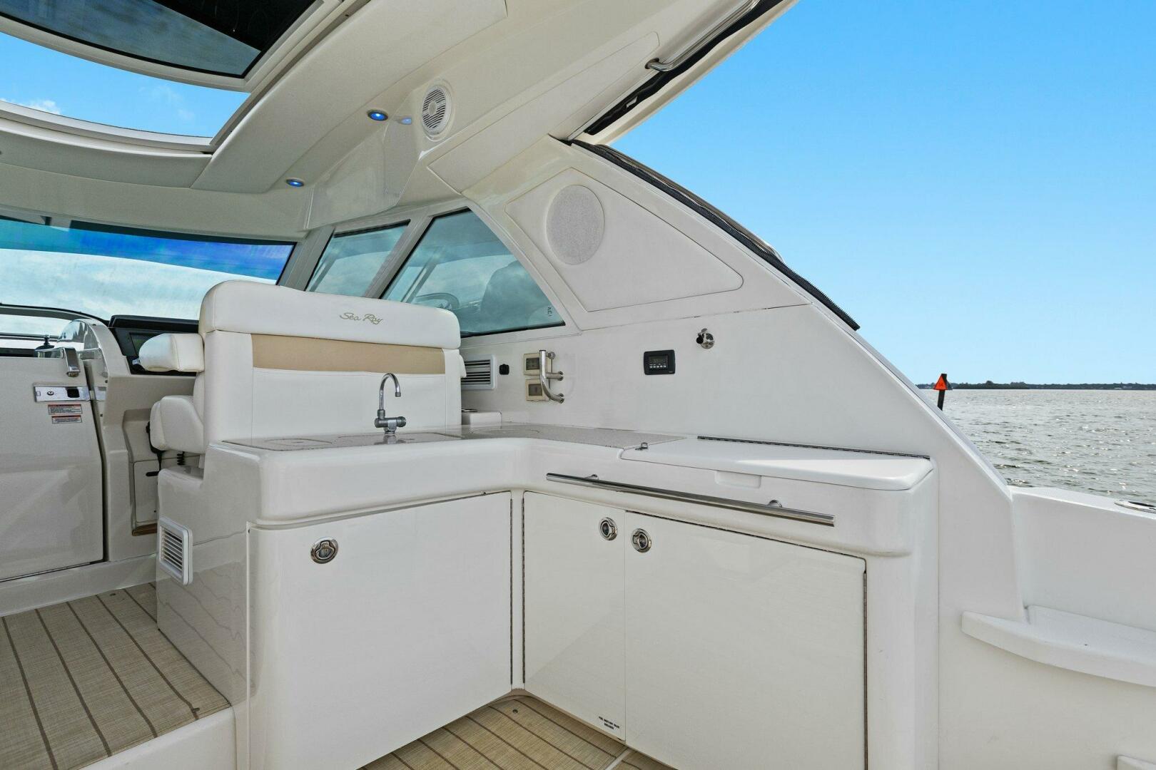 Slide: The Image of 2010 45 Sea Ray Sundancer - Cockpit - 4642267