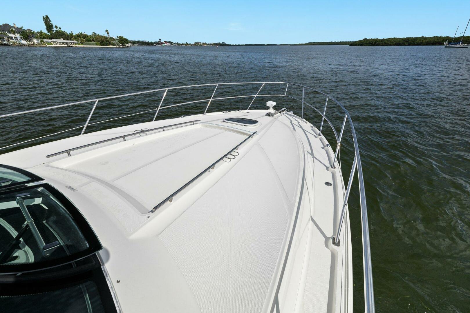 Slide: The Image of 2010 45 Sea Ray Sundancer - Foredeck - 4642276